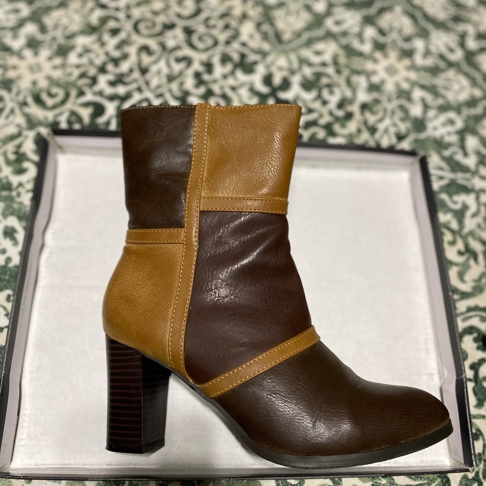 heeled small boots